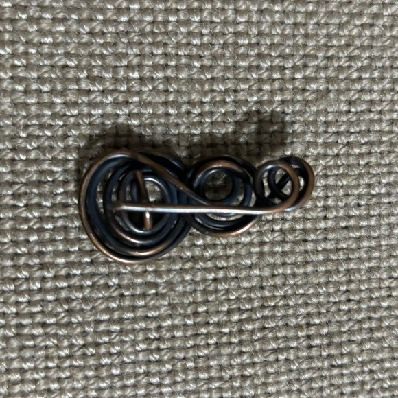 Twist Wire Pin - Picture 2 of 2